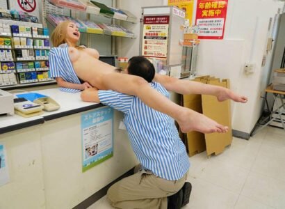 Cô gái trẻ thích quan hệ tình dục với người quản lý của mình cho đến khi lồn rách toạc